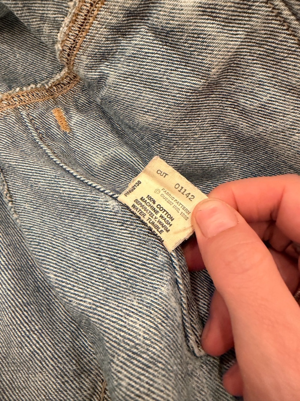 vintage Guess Georges Marciano denim jacket in a light acid wash - Picture 8 of 10